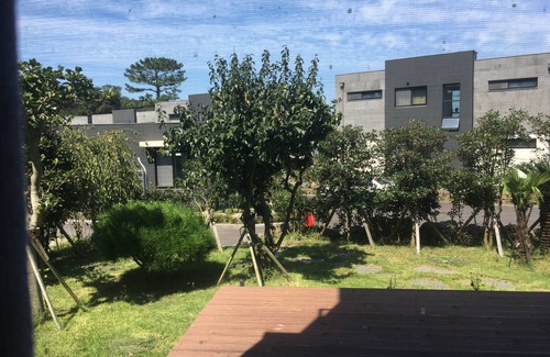 Jocheon Casa | Hamdeok Beach View Townhouse villa, privado, amplio patio, espacioso, perros disponibles, ideal para familias