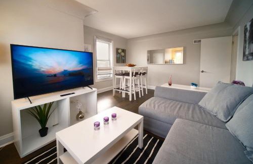 Hamilton Apartamento | Hamilton Chic Retreat - Comfy Beds - Garden - Pool