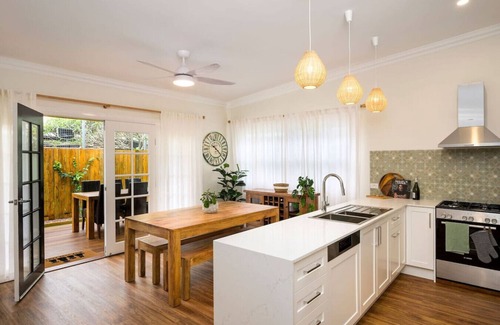 Hamilton Casa | Hamilton Hideaway Pet Friendly near Eateries and Entertainment