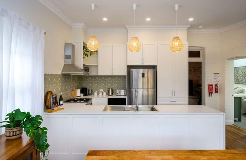Hamilton Casa | Hamilton Hideaway Pet Friendly near Eateries and Entertainment