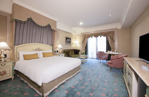 Zhongshan Hotel | Hamp Court Palace Taipei
