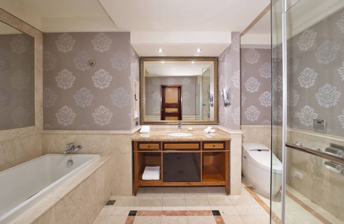 Zhongshan Hotel | Hamp Court Palace Taipei