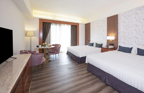Zhongshan Hotel | Hamp Court Palace Taipei