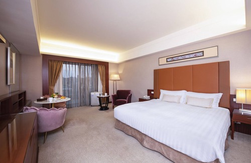 Zhongshan Hotel | Hamp Court Palace Taipei