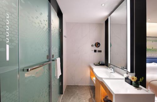 Tianhebei Hotel | Hampton by Hilton Guangzhou Tianhe Sports Center-Free Shuttle Bus to Exhibition During Canton Fair Period