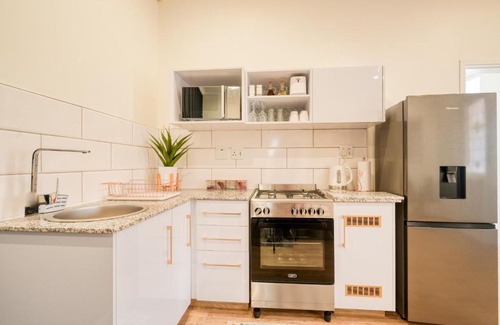 Windermere Apartamento | Hampton Collection Modern 1 or 2 Bedroom Apartment with Pool