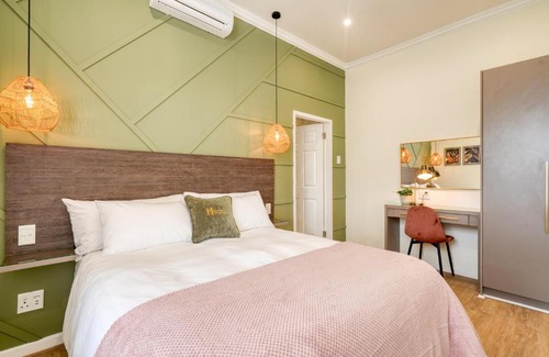 Windermere Apartamento | Hampton Collection Modern 1 or 2 Bedroom Apartment with Pool
