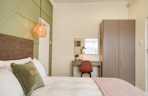 Windermere Apartamento | Hampton Collection Modern 1 or 2 Bedroom Apartment with Pool