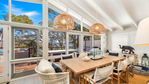 Pretty Beach Casa | 'Hampton Cottage' By HolidayCo