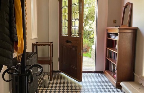 East Molesey Casa | Hampton Court: Elegant Wing Of Victorian House