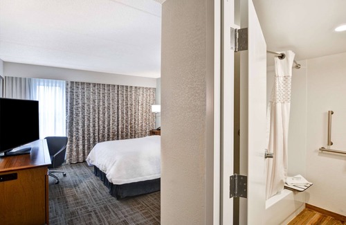 Newtonville Hotel | Hampton Inn Albany-Wolf Road (Airport)
