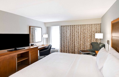 Newtonville Hotel | Hampton Inn Albany-Wolf Road (Airport)