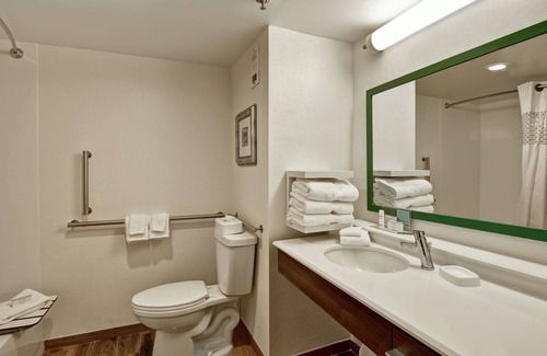 Newtonville Hotel | Hampton Inn Albany-Wolf Road (Airport)