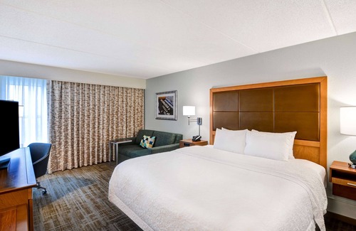 Newtonville Hotel | Hampton Inn Albany-Wolf Road (Airport)
