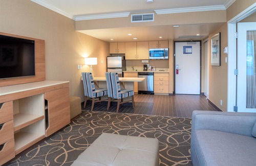 Central Hotel | Hampton Inn and Suites by Hilton, Downtown Vancouver
