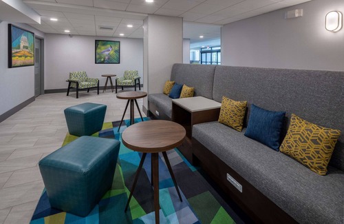 Asheville Hotel | Hampton Inn Asheville-Tunnel Rd.