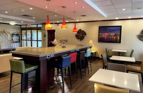 Sheridan Hotel | Hampton Inn by Hilton Toronto-Mississauga West
