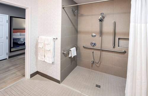 Ottawa Division Hotel | Hampton Inn by Hilton Ottawa