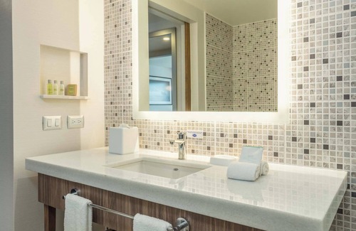 Tijuana Hotel | Hampton Inn by Hilton Tijuana