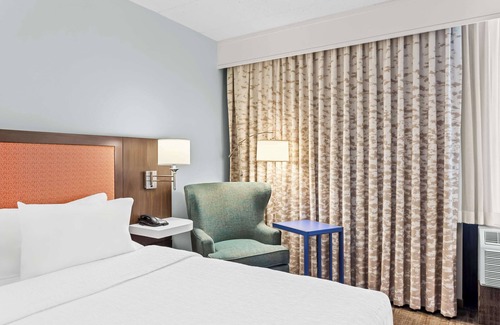 Naperville Hotel | Hampton Inn Chicago/Naperville
