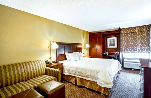 College Station Hotel | Hampton Inn College Station