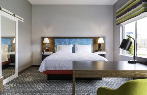 Fort Myers River District Hotel | Hampton Inn Fort Myers Downtown