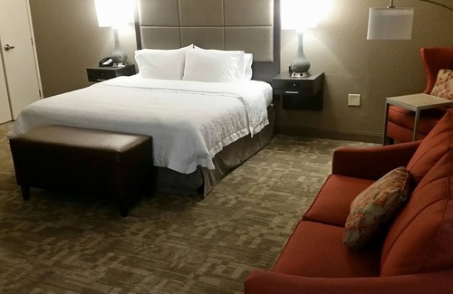 East Garden City Hotel | Hampton Inn Garden City Long Island