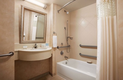 Geneva Hotel | Hampton Inn Geneva
