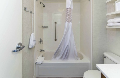 Fleet Hotel | Hampton Inn Norfolk-Naval Base