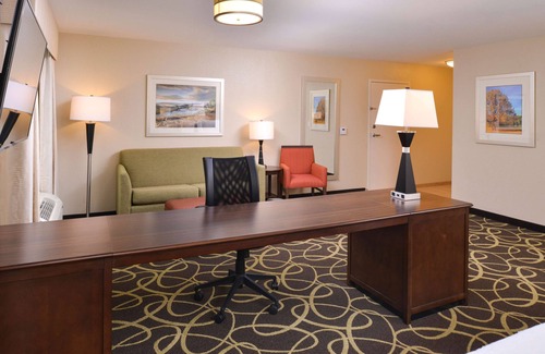 Aksarben - Elmwood Park Hotel | Hampton Inn Omaha Midtown-Aksarben Area