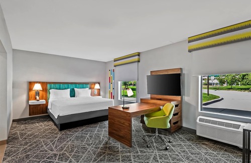 West Omaha Hotel | Hampton Inn Omaha/West Dodge Road (Old Mill)