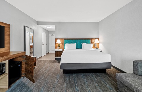West Omaha Hotel | Hampton Inn Omaha/West Dodge Road (Old Mill)