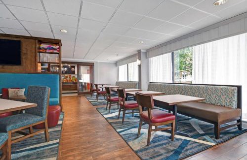 Charleston Hotel | Hampton Inn Patriots Point