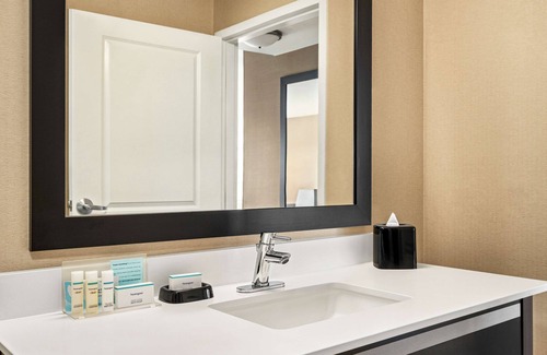 Downtown Portland Hotel | Hampton Inn Portland Downtown - Waterfront