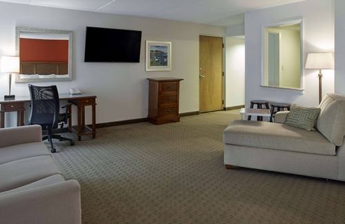 South Portland Hotel | Hampton Inn Portland Airport