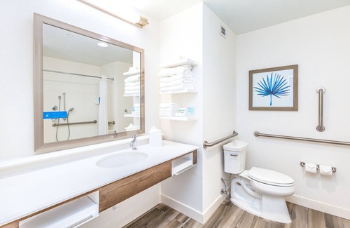 Panama City Beach Hotel | Hampton Inn & Suites Panama City Beach-Beachfront