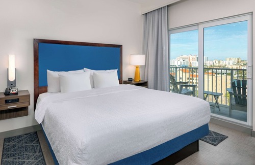 Clearwater Beach Hotel | Hampton Inn & Suites Clearwater Beach