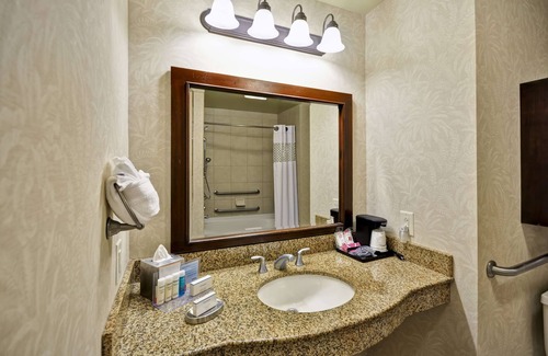 North Charleston Hotel | Hampton Inn & Suites North Charleston-University Blvd
