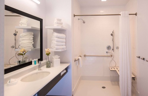 Lake Delton Hotel | Hampton Inn & Suites at Wisconsin Dells Lake Delton