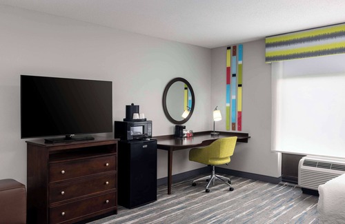 Crestline Heights Hotel | Hampton Inn & Suites Birmingham/280 East-Eagle Point