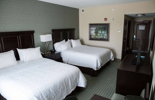 Bismarck Hotel | Hampton Inn & Suites Bismarck Northwest