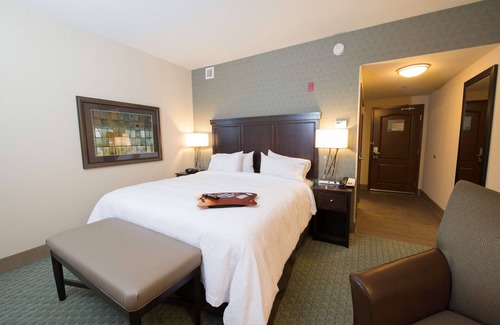 Bismarck Hotel | Hampton Inn & Suites Bismarck Northwest