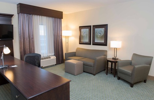 Bismarck Hotel | Hampton Inn & Suites Bismarck Northwest