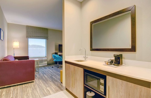 Stoughton Hotel | Hampton Inn & Suites Boston/Stoughton