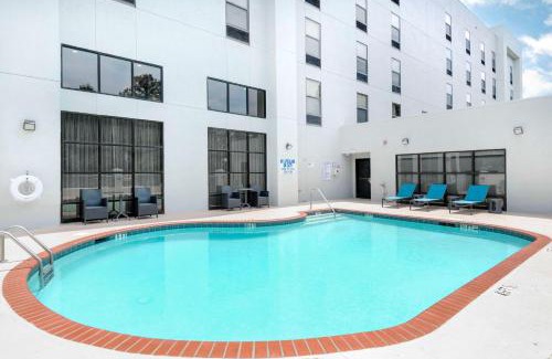Burlington Hotel | Hampton Inn & Suites Burlington
