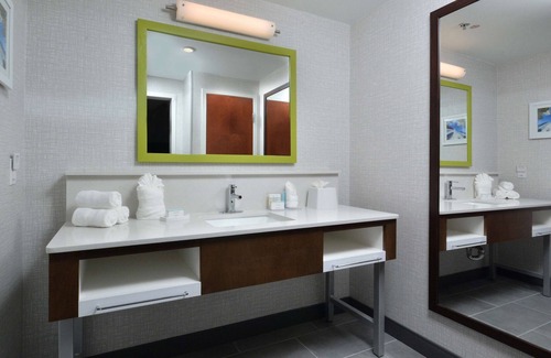 Paw Creek Hotel | Hampton Inn & Suites by HIlton Charlotte North I 485