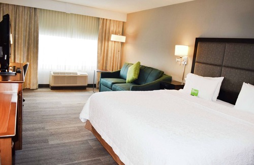 Banff Trail Hotel | Hampton Inn & Suites By Hilton Calgary- University Northwest