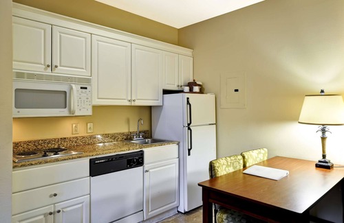 Mount Pleasant Hotel | Hampton Inn & Suites Charleston/Mt. Pleasant-Isle Of Palms