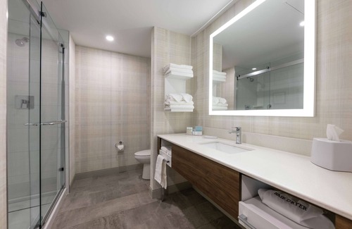Charlottetown Hotel | Hampton Inn & Suites Charlottetown