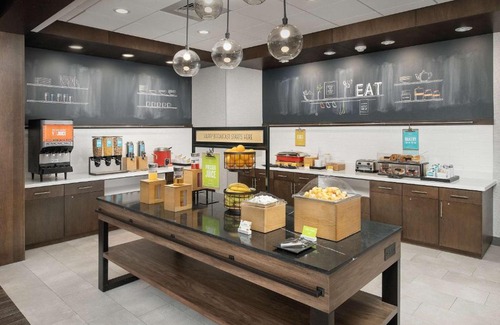 Charlotte Hotel | Hampton Inn & Suites Charlotte Airport Lake Pointe